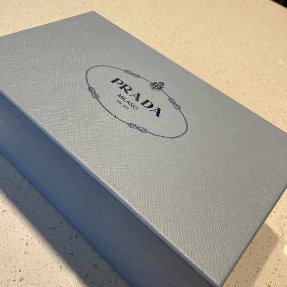 Prada super cute shore from Italy , size 39 , original box - Picture 5 of 5